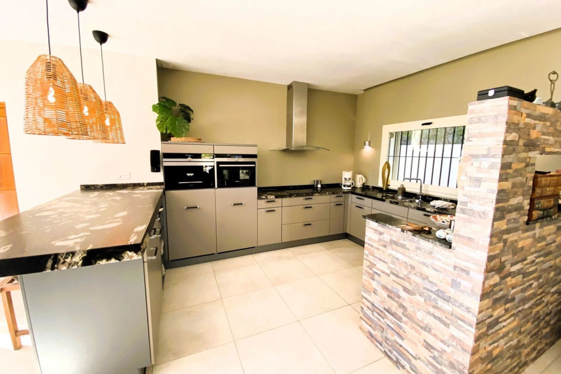 Resale - Villa -
Busot - Busot Centro