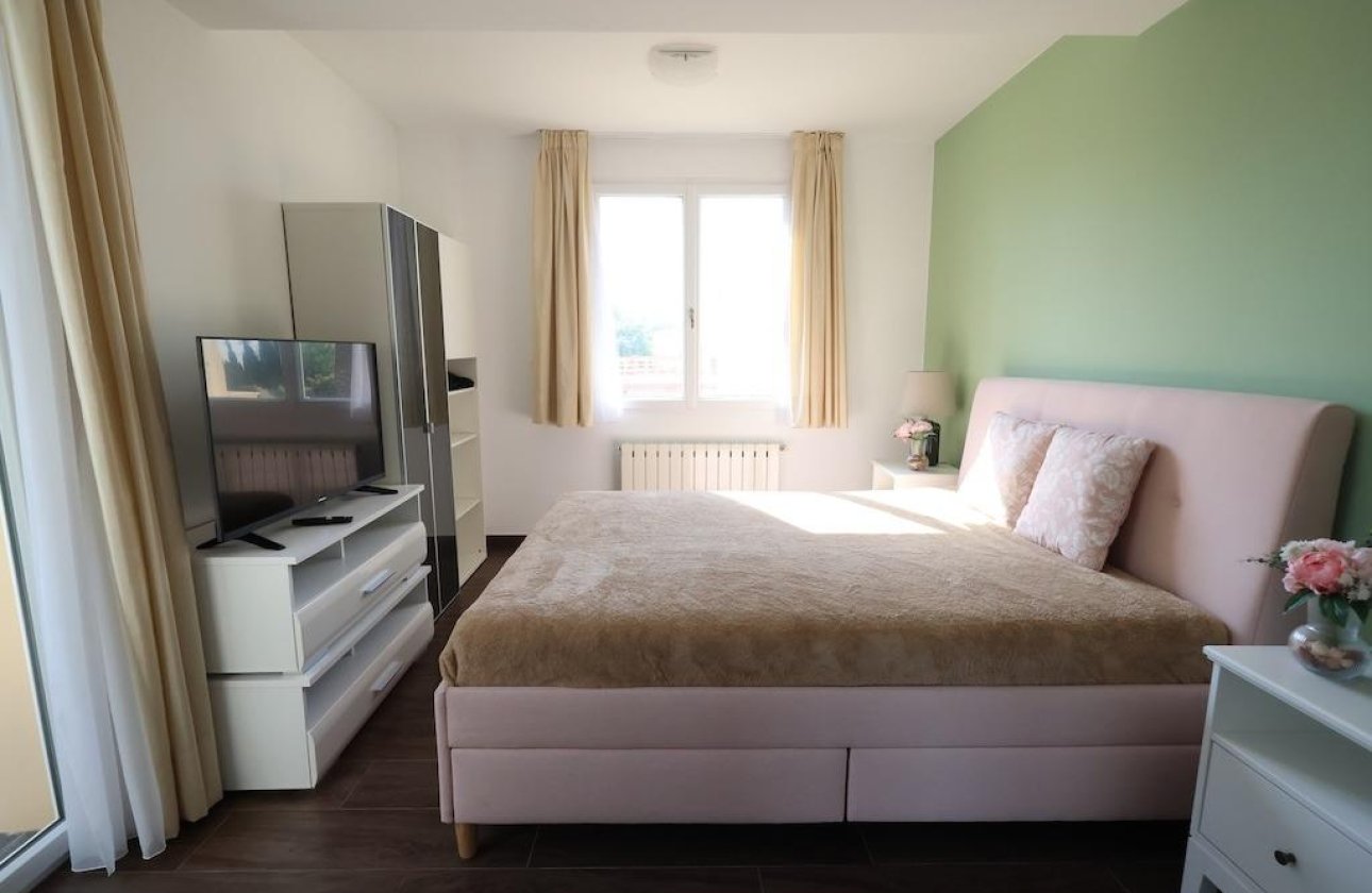 Resale - Villa -
Cabo Roig - Costa blanca