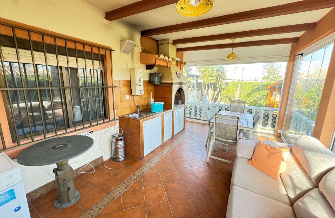 Resale - Villa -
Cabo Roig