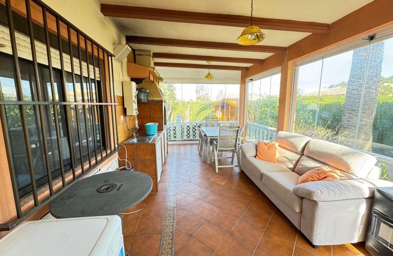 Resale - Villa -
Cabo Roig