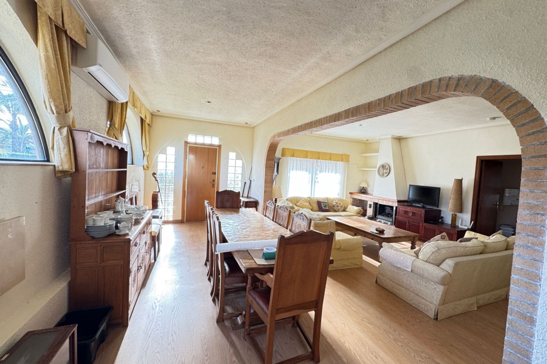 Resale - Villa -
Cabo Roig