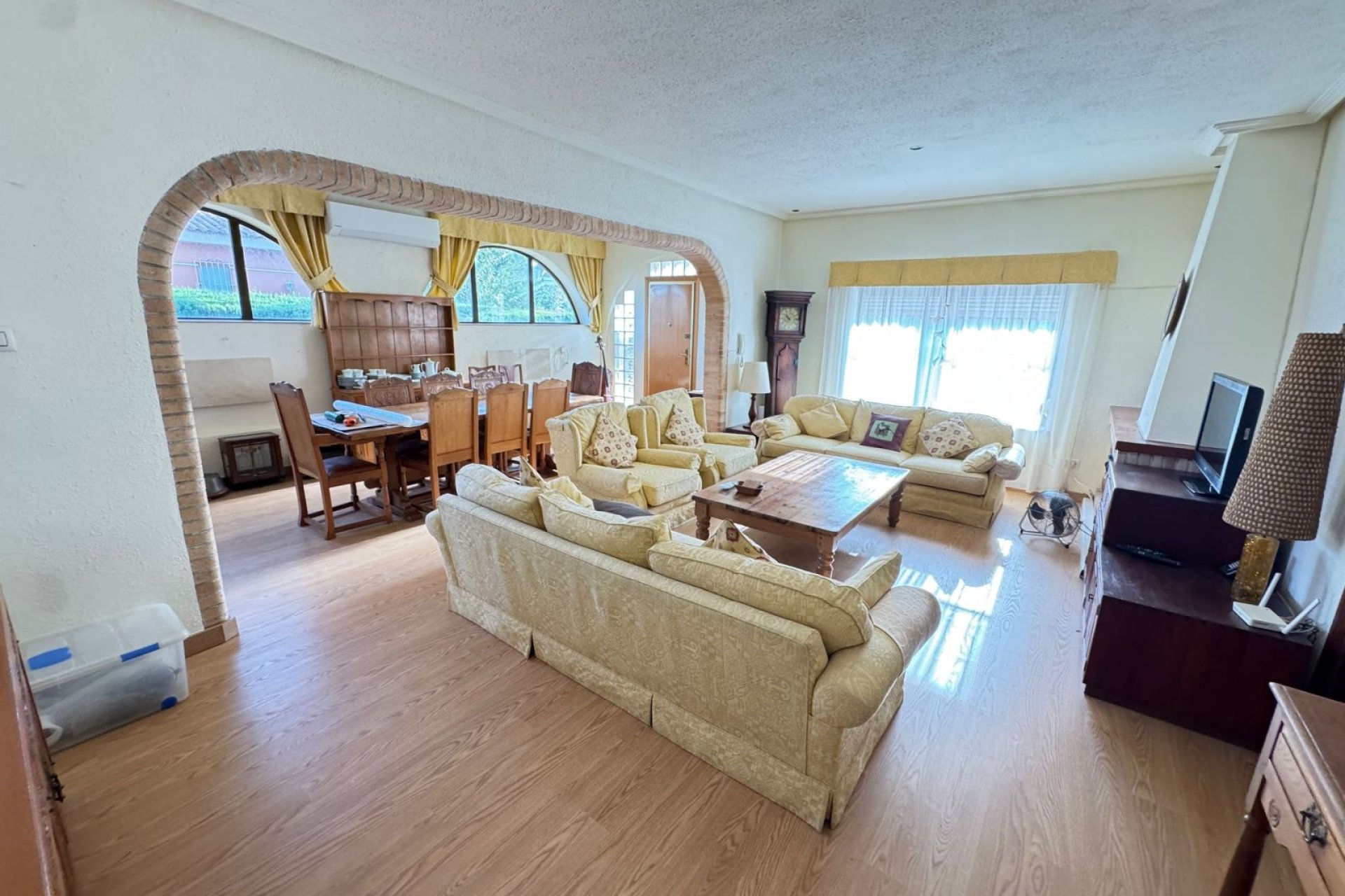 Resale - Villa -
Cabo Roig