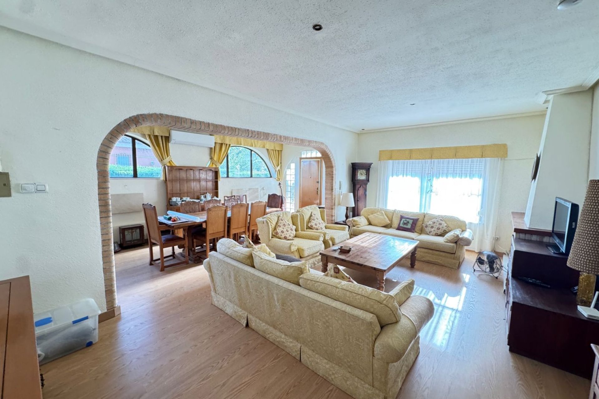 Resale - Villa -
Cabo Roig