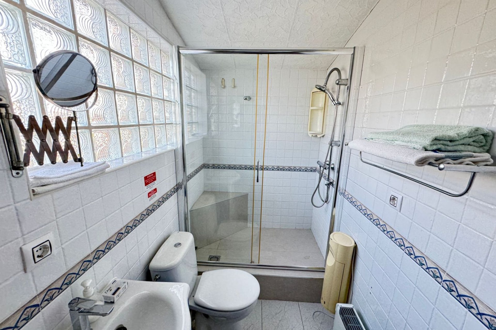 Resale - Villa -
Cabo Roig