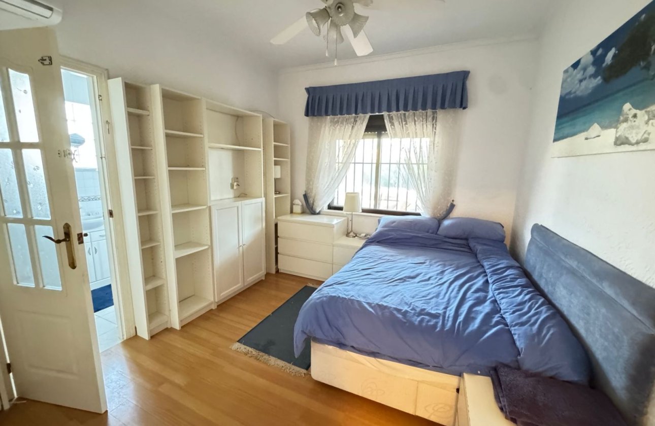 Resale - Villa -
Cabo Roig