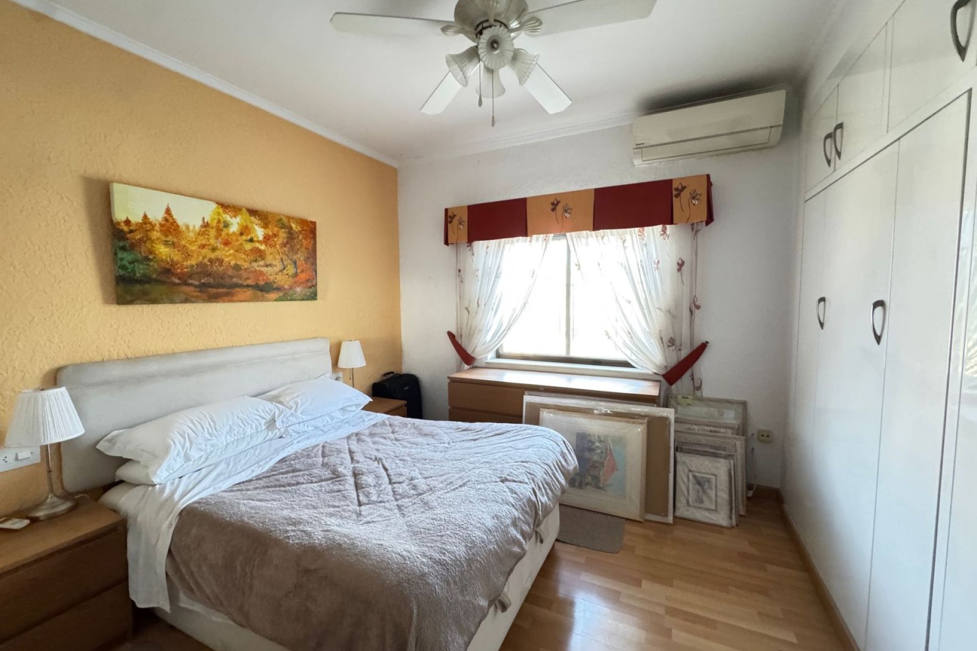 Resale - Villa -
Cabo Roig