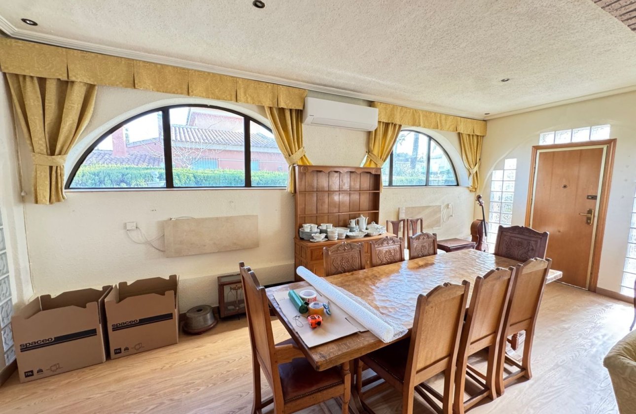 Resale - Villa -
Cabo Roig