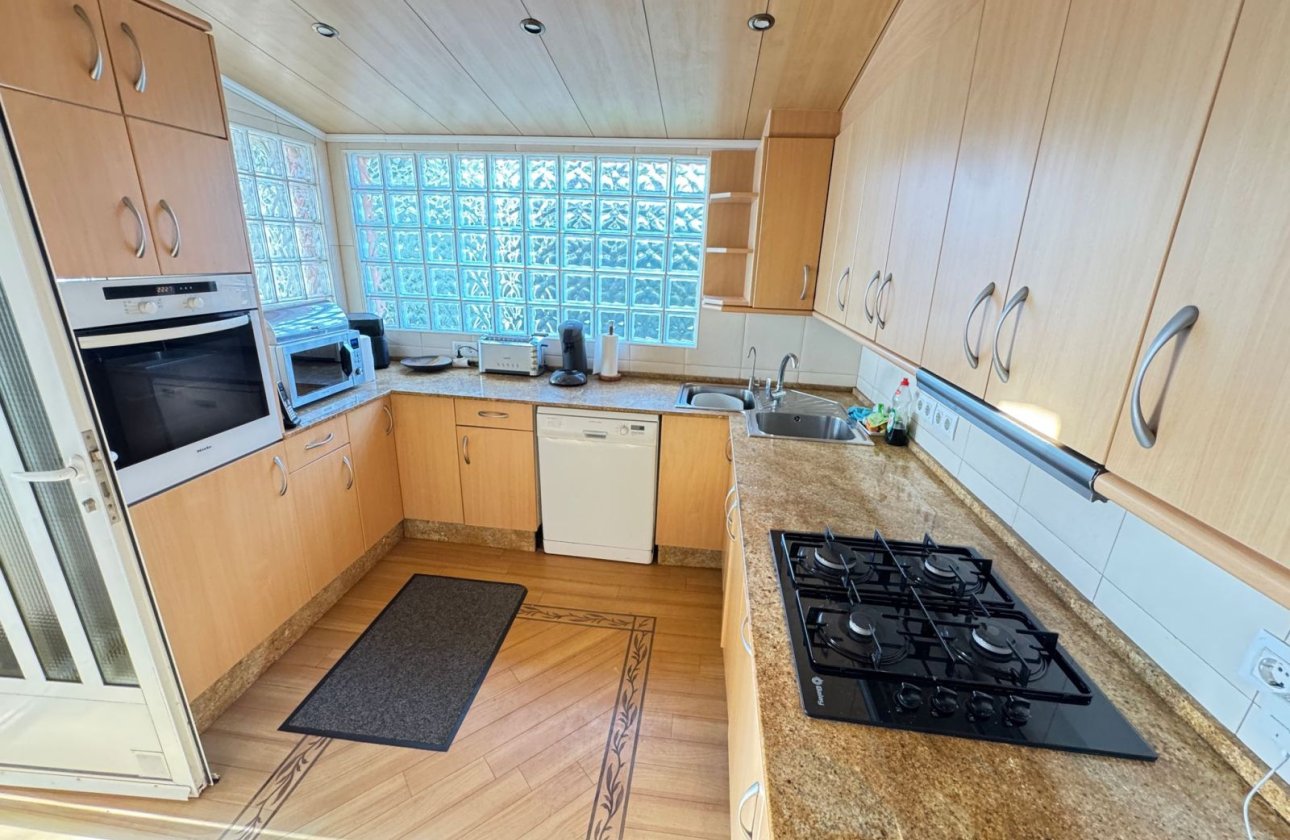 Resale - Villa -
Cabo Roig