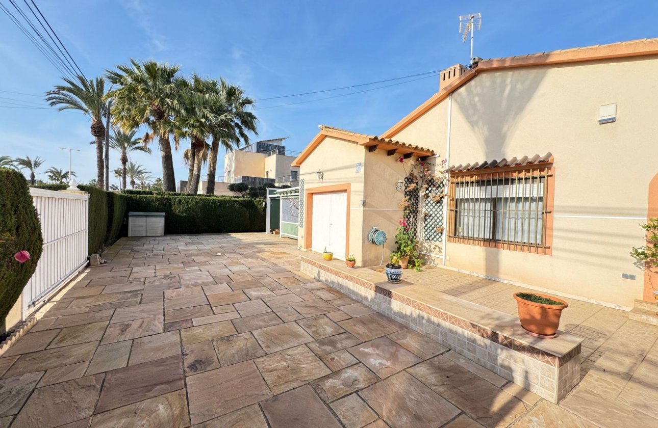 Resale - Villa -
Cabo Roig