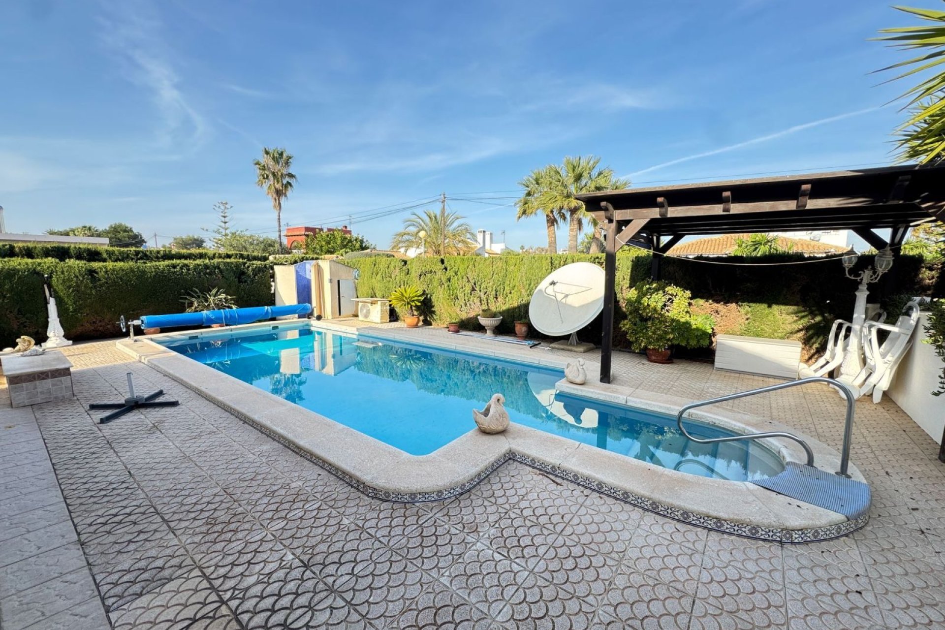 Resale - Villa -
Cabo Roig