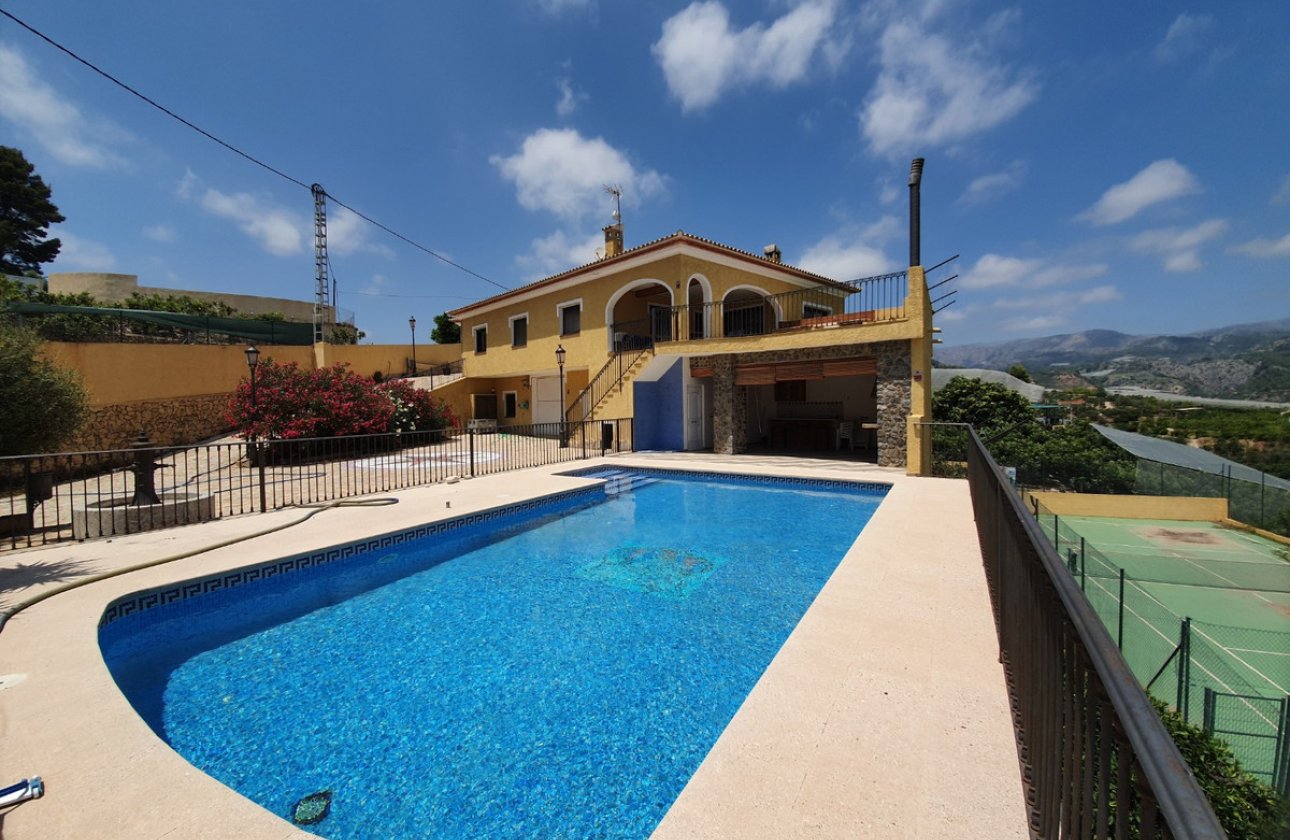 Resale - Villa -
Callosa d'en Sarria - Callosa d'en Sarria Centro