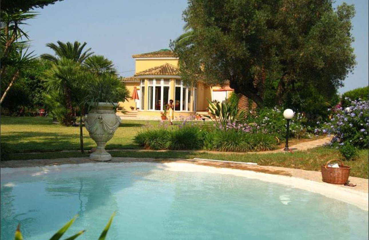 Resale - Villa -
Denia - Denia Centro