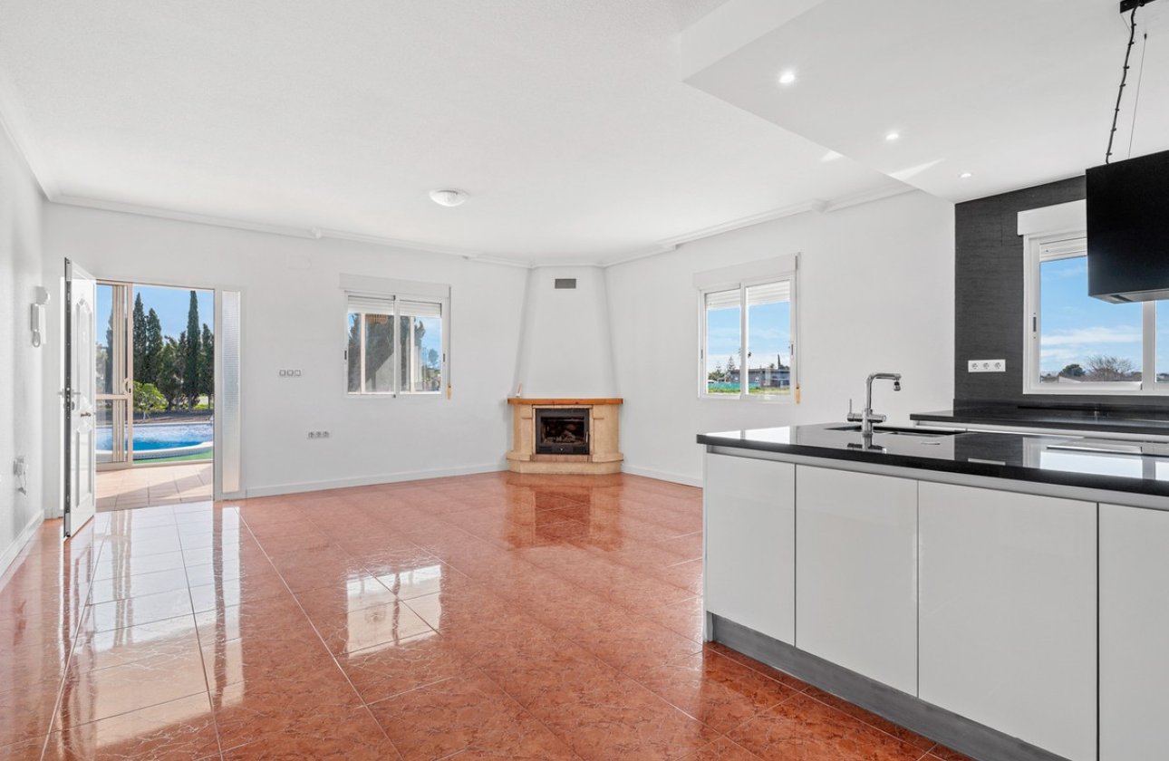 Resale - Villa -
Dolores - Dolores Centro