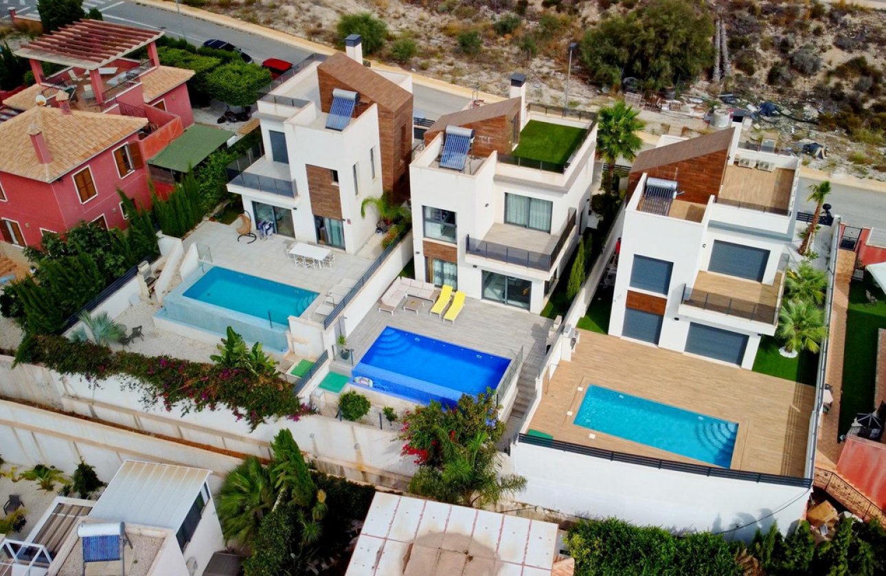 Resale - Villa -
Finestrat