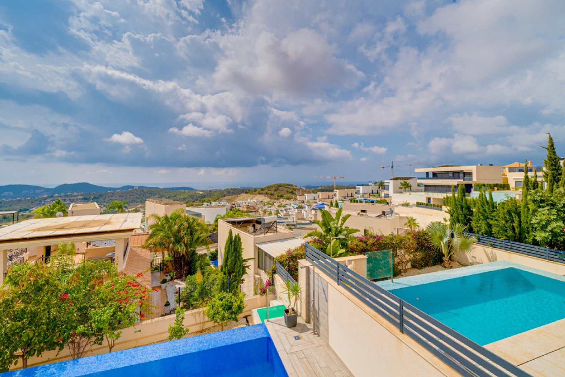 Resale - Villa -
Finestrat