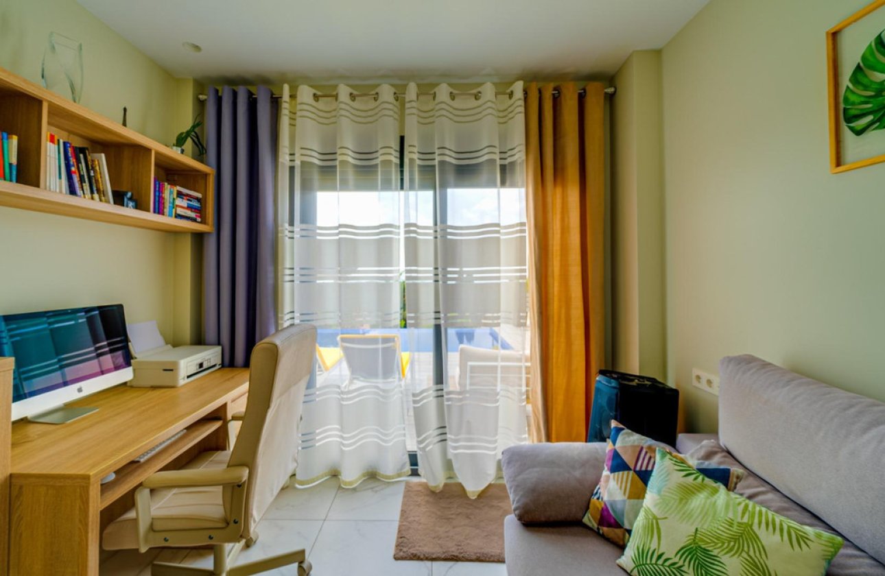 Resale - Villa -
Finestrat