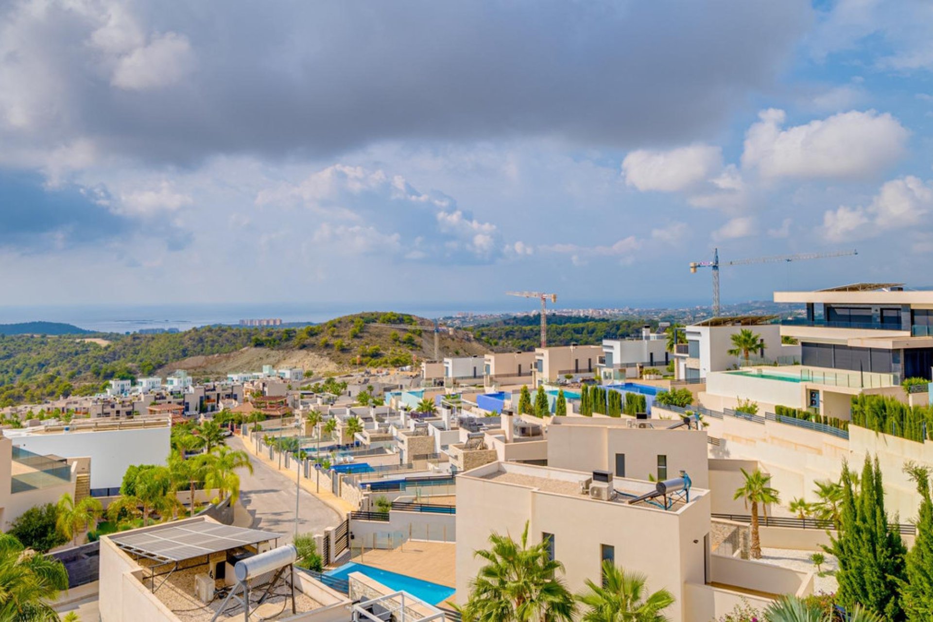 Resale - Villa -
Finestrat