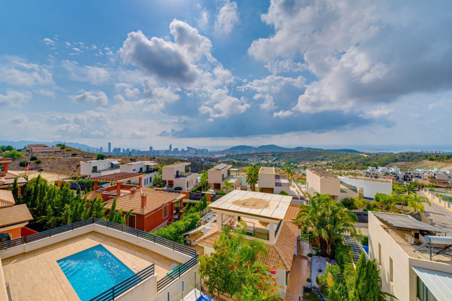 Resale - Villa -
Finestrat