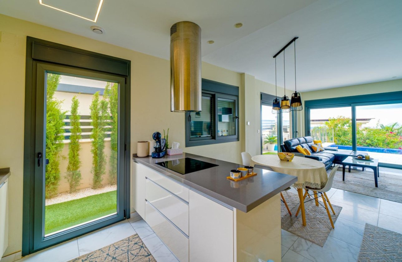 Resale - Villa -
Finestrat