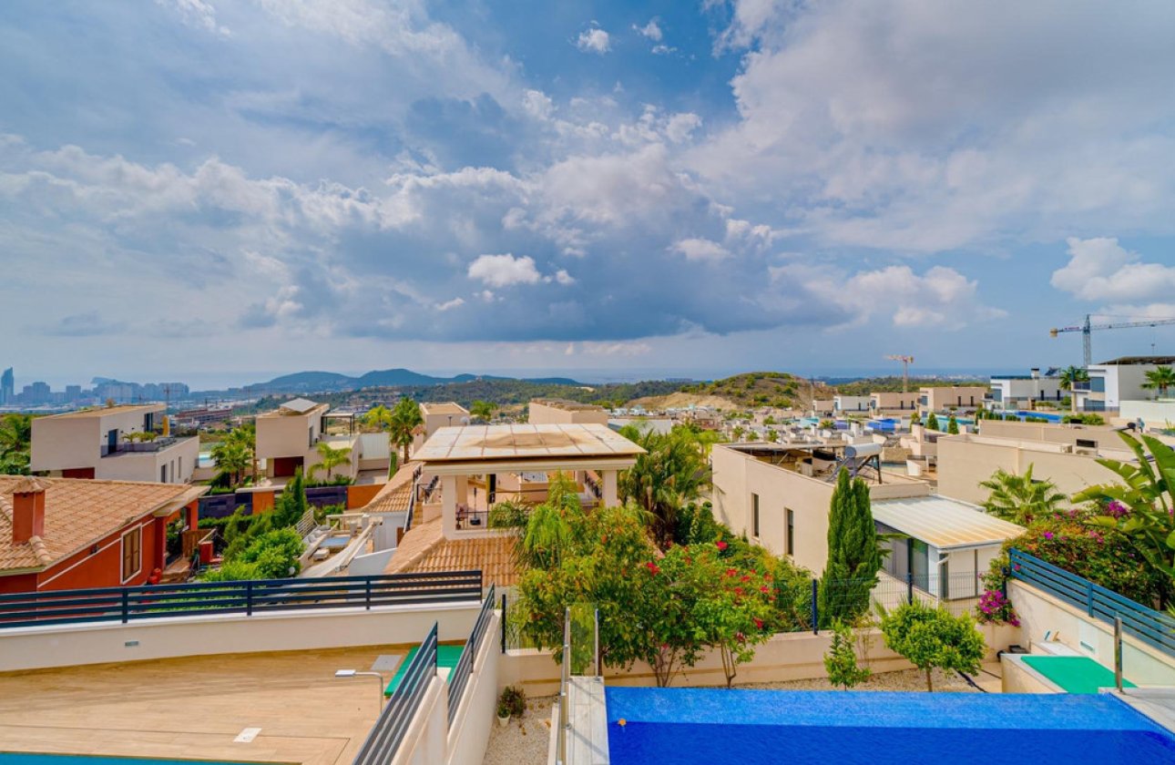 Resale - Villa -
Finestrat