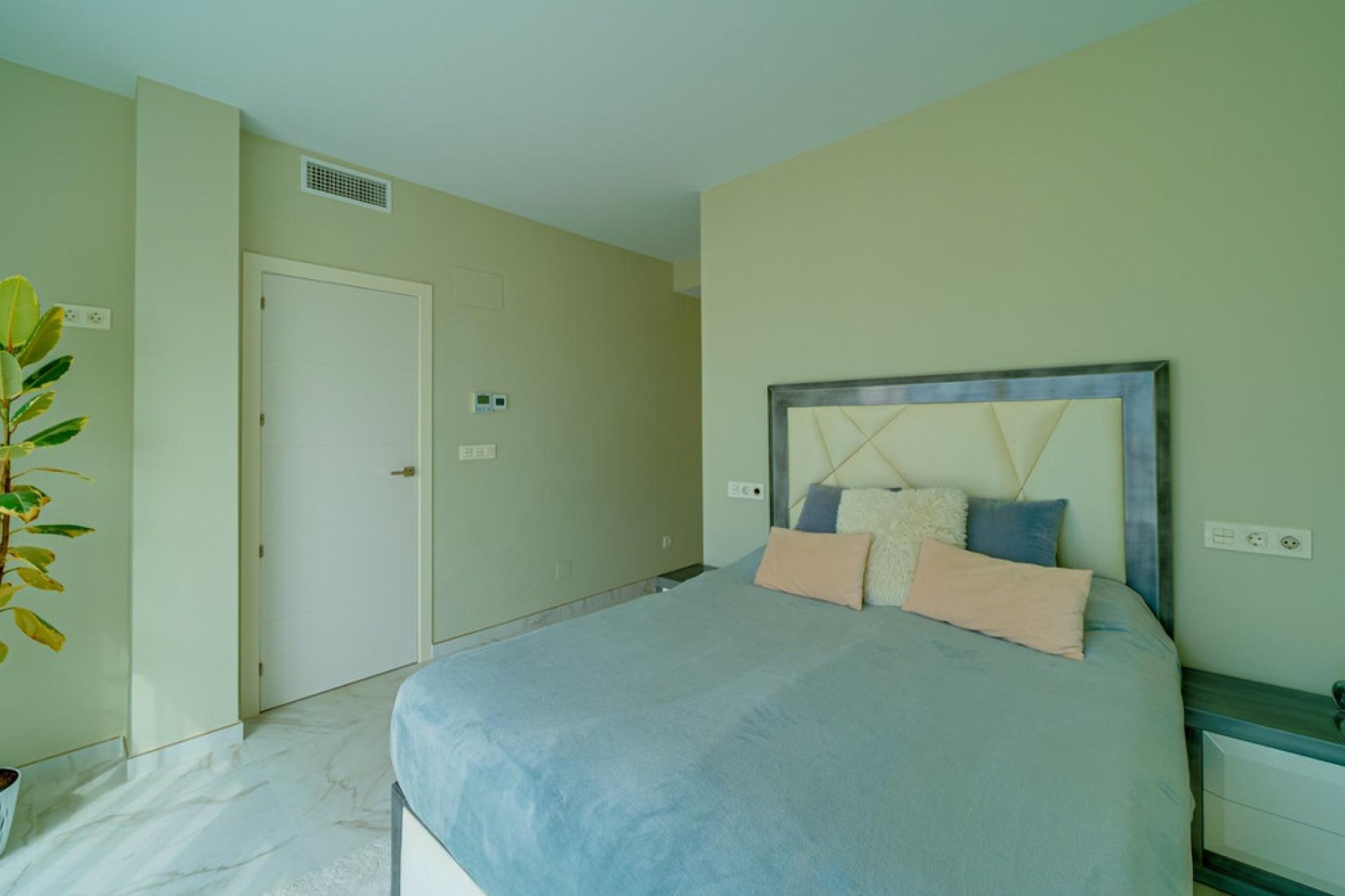 Resale - Villa -
Finestrat