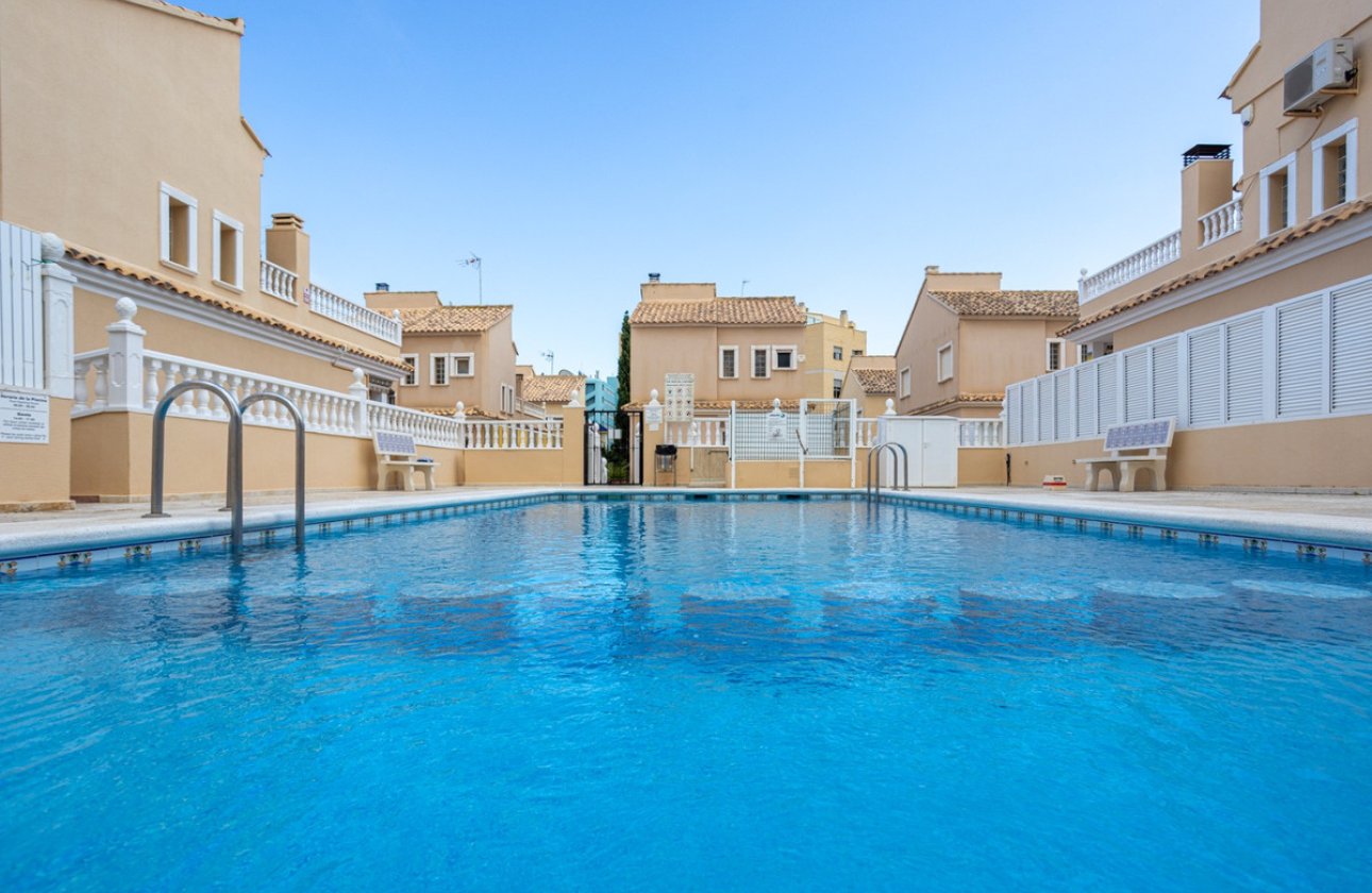 Resale - Villa -
Guardamar del Segura - Guardamar del Segura Centro