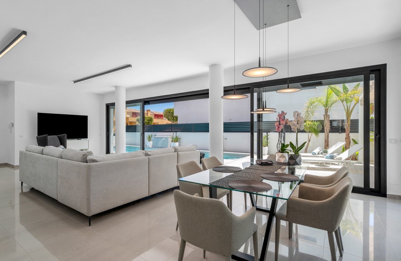 Resale - Villa -
Guardamar del Segura - Guardamar del Segura Centro