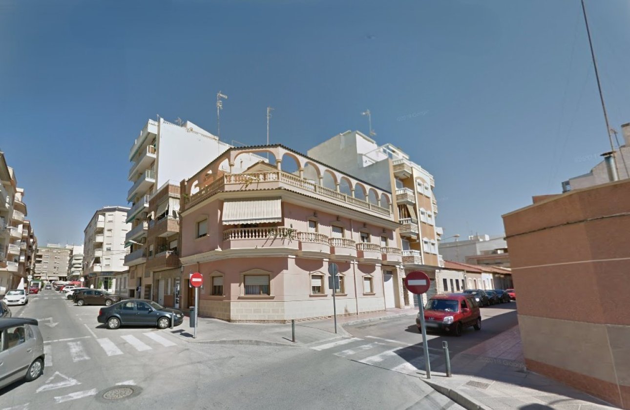 Resale - Villa -
Guardamar del Segura - Guardamar del Segura Centro