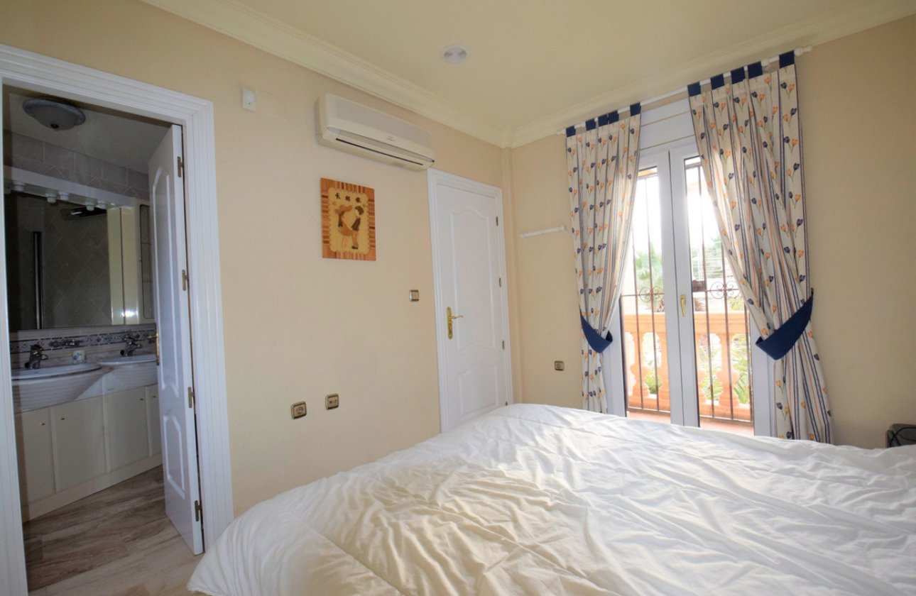 Resale - Villa -
Guardamar del Segura - Guardamar del Segura Centro