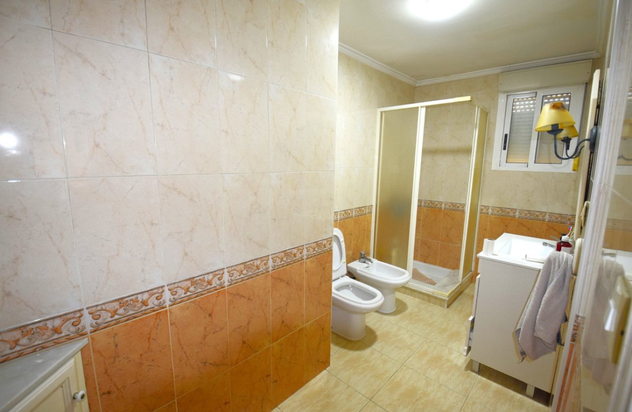 Resale - Villa -
Guardamar del Segura - Guardamar del Segura Centro