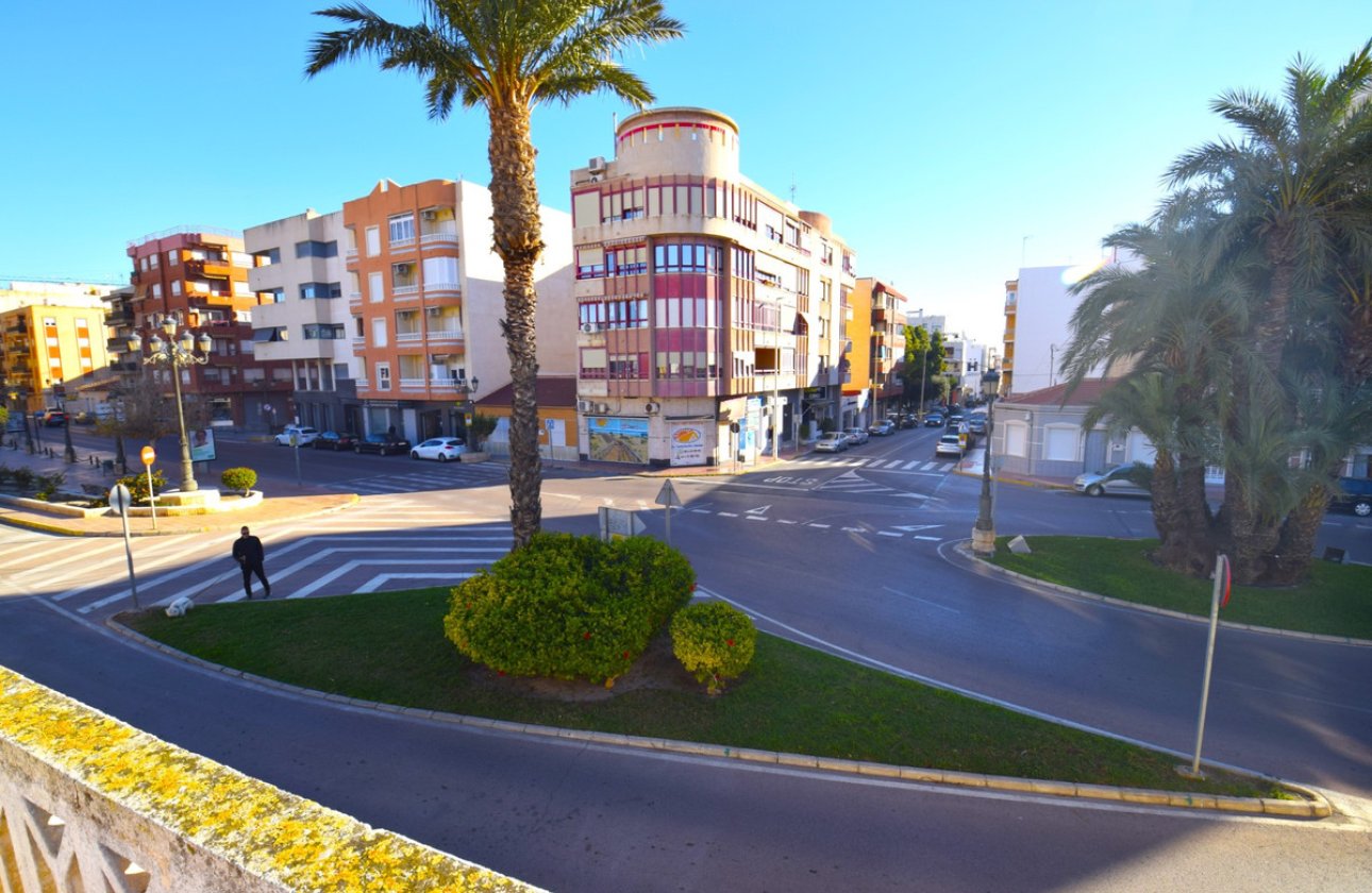 Resale - Villa -
Guardamar del Segura - Guardamar del Segura Centro