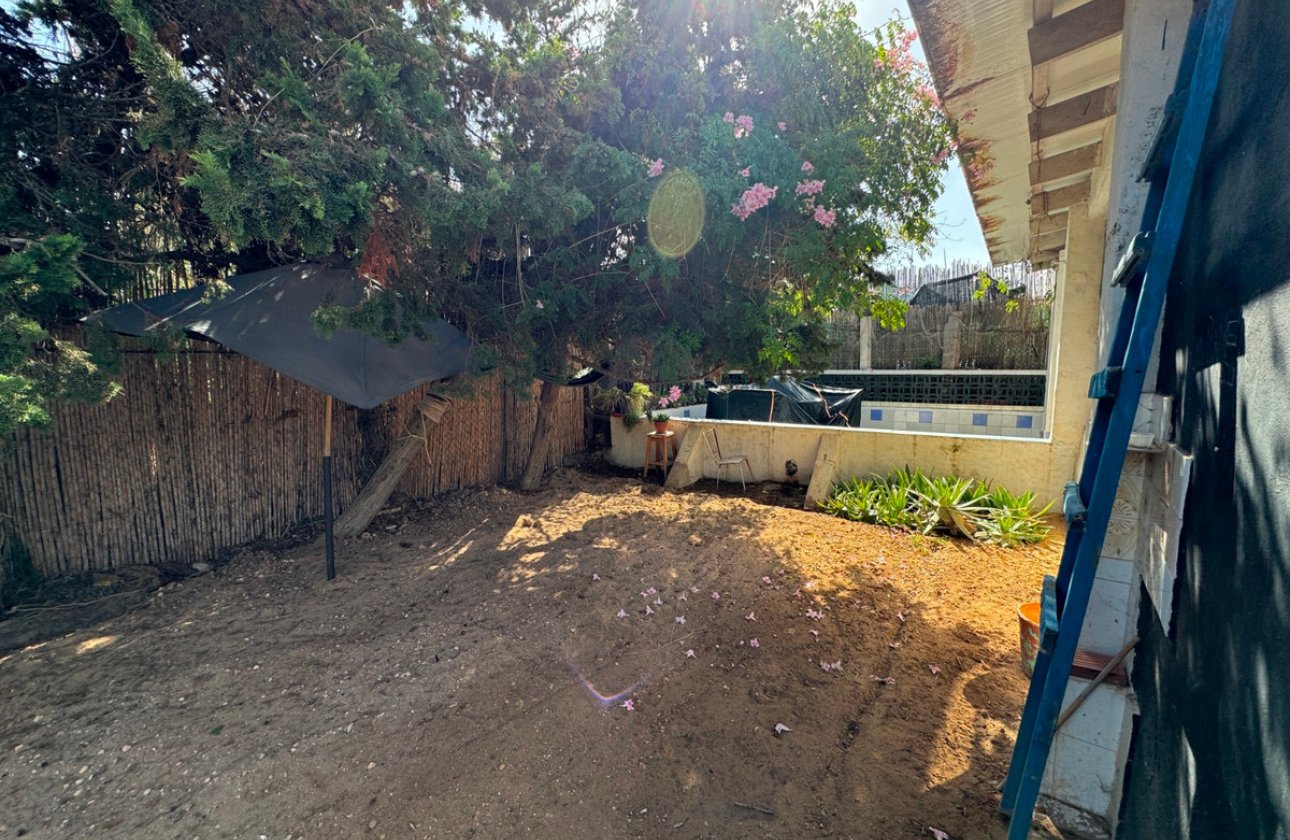 Resale - Villa -
Guardamar del Segura - Guardamar del Segura Centro