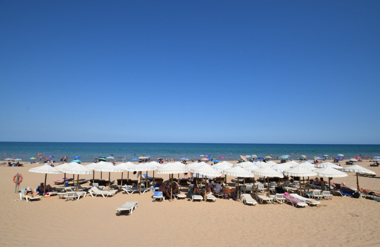 Resale - Villa -
Guardamar del Segura - Guardamar del Segura Centro