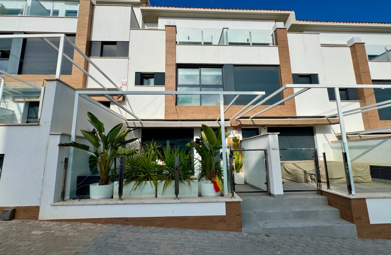 Resale - Villa -
Guardamar del Segura - Guardamar del Segura Centro