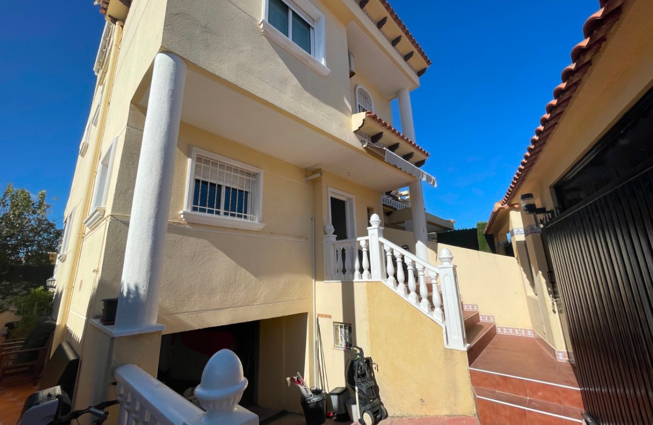 Resale - Villa -
Guardamar del Segura - Guardamar del Segura Centro