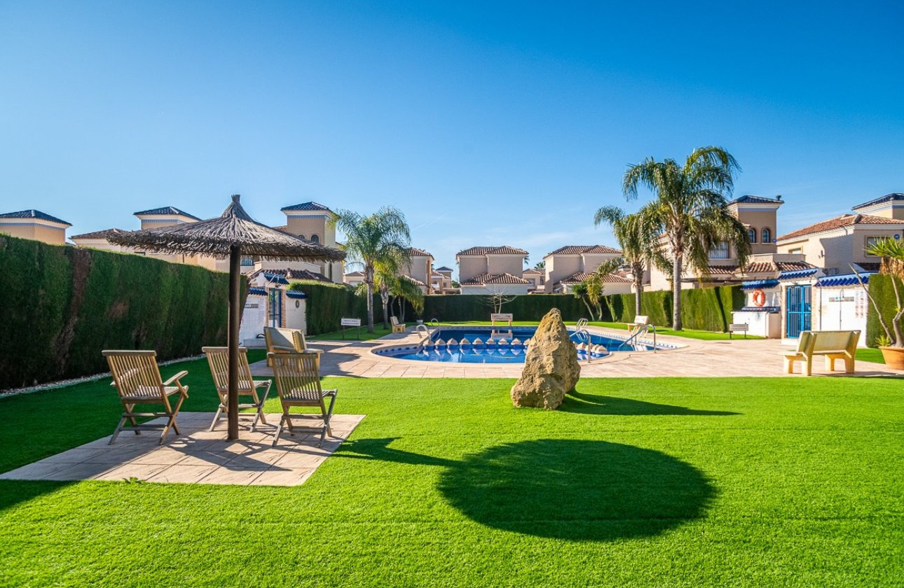 Resale - Villa -
Guardamar del Segura - Urbanización El Raso