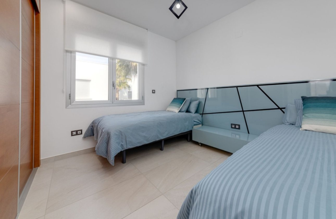 Resale - Villa -
Guardamar del Segura - Urbanización El Raso