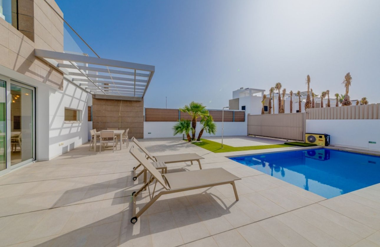 Resale - Villa -
Guardamar del Segura - Urbanización El Raso