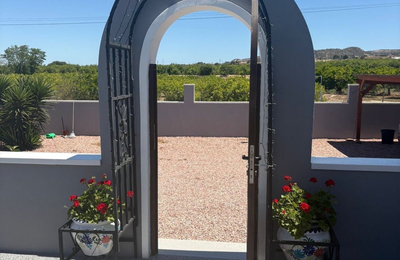 Resale - Villa -
Jacarilla