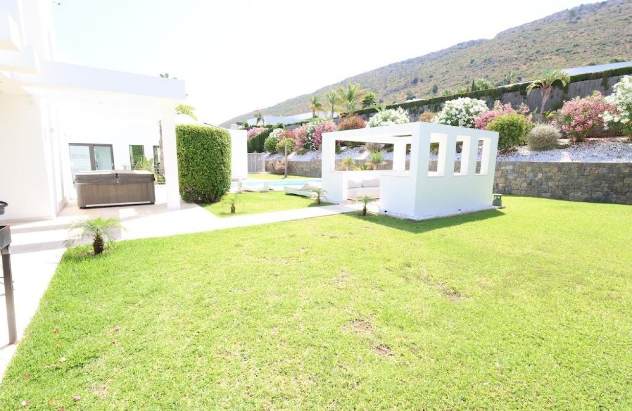 Resale - Villa -
Jávea - Xàbia - Monte Olimpo