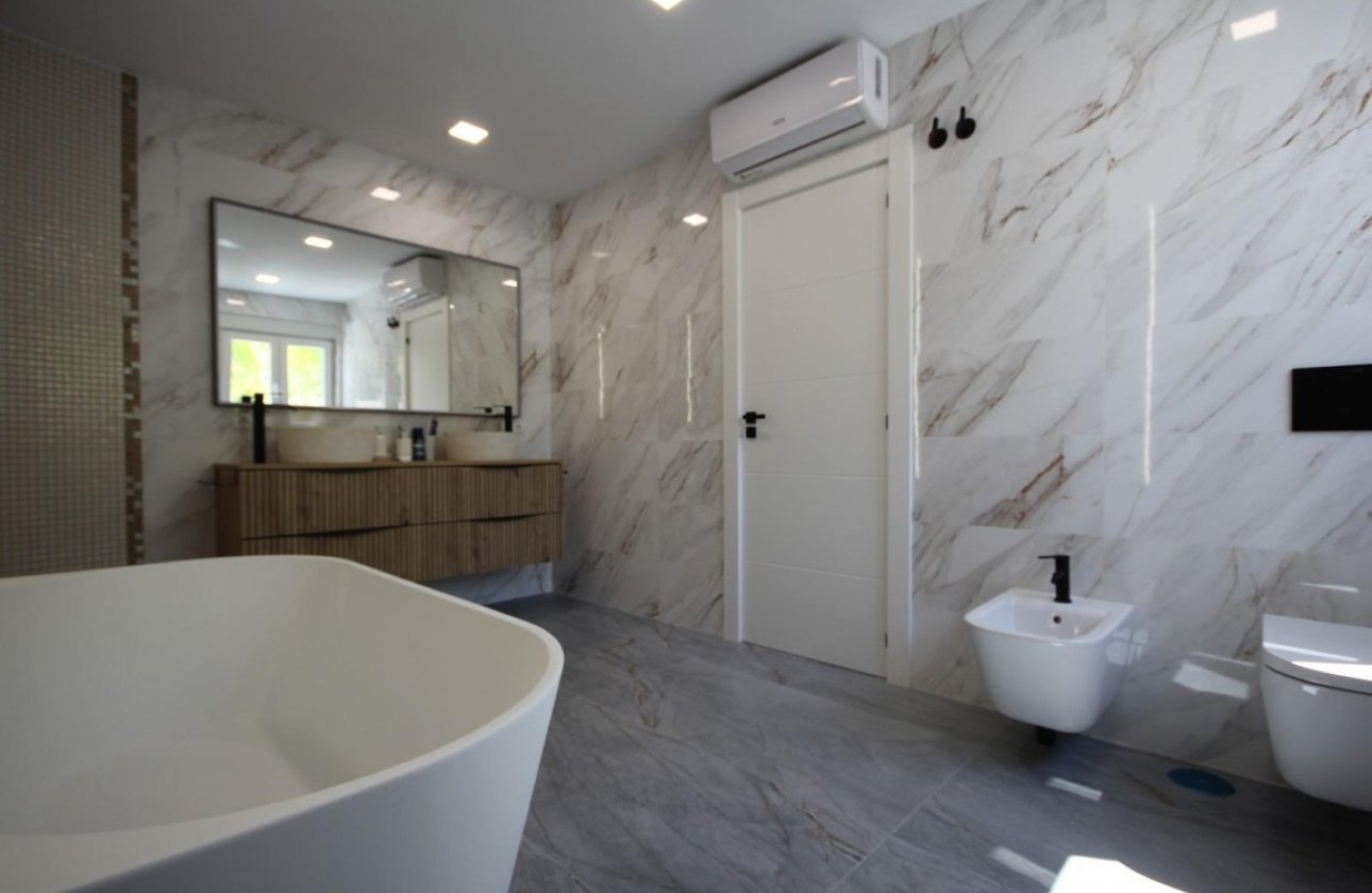 Resale - Villa -
La Nucía - La Nucia Centro