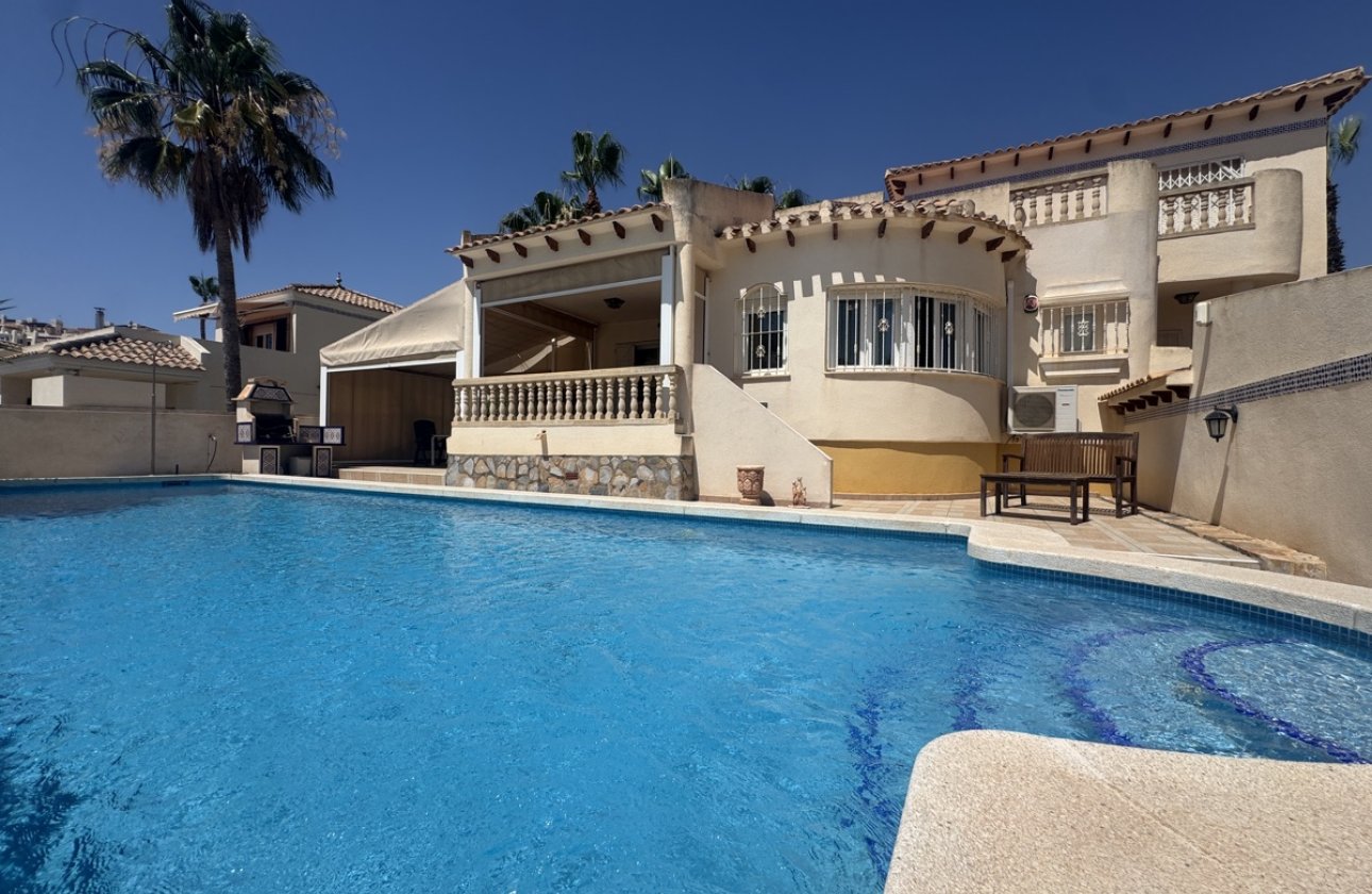 Resale - Villa -
Las Ramblas Golf