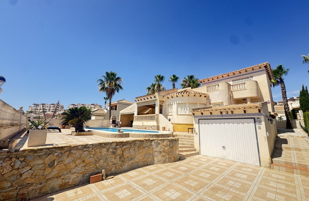 Resale - Villa -
Las Ramblas Golf