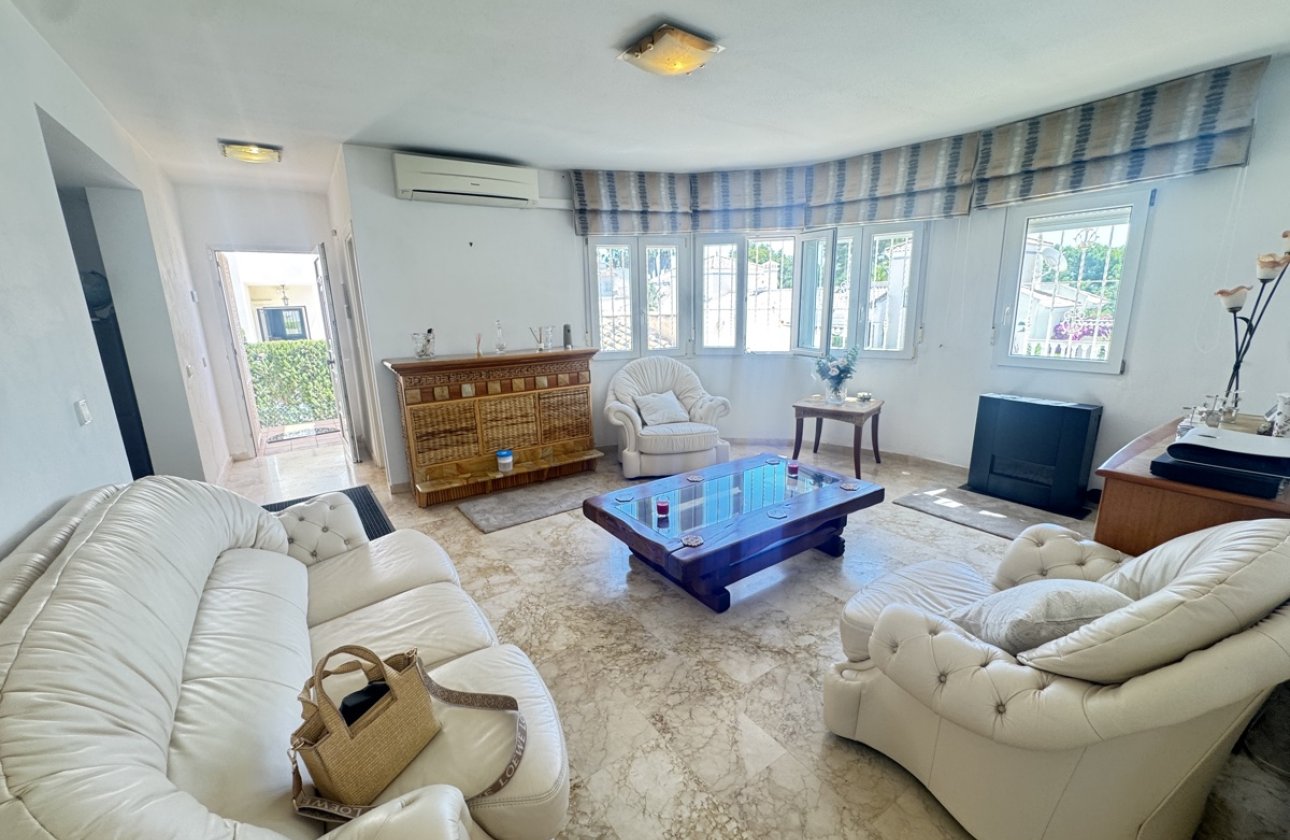 Resale - Villa -
Las Ramblas Golf