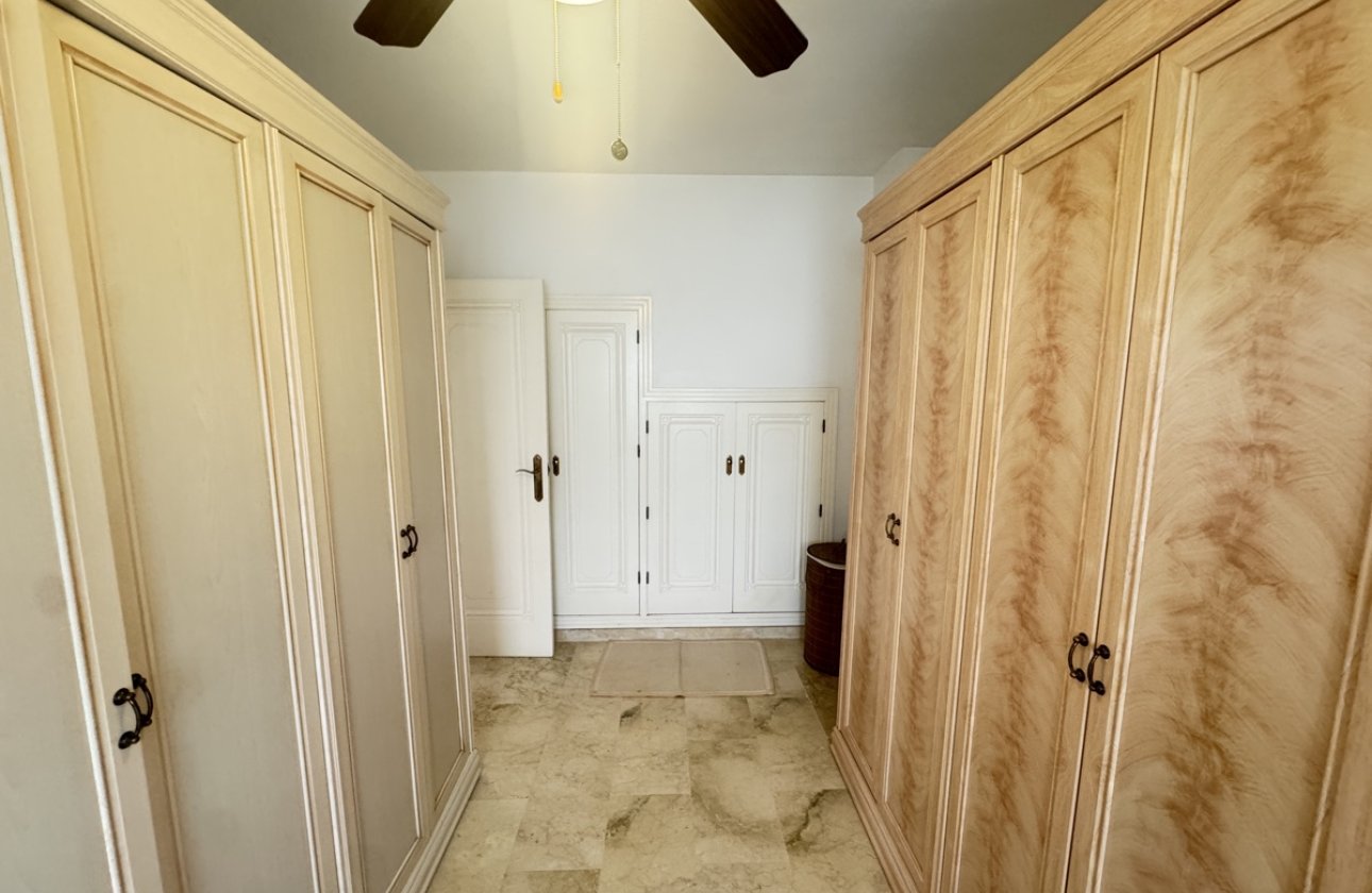 Resale - Villa -
Las Ramblas Golf