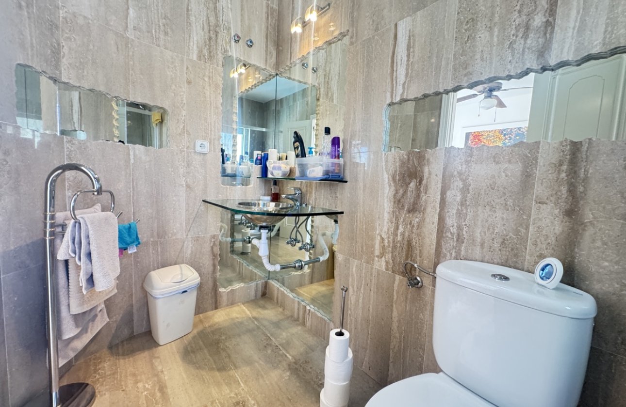 Resale - Villa -
Las Ramblas Golf