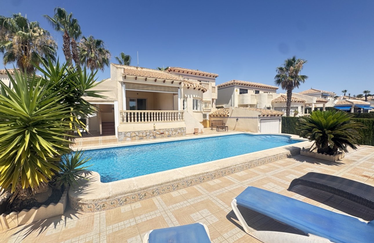 Resale - Villa -
Las Ramblas Golf