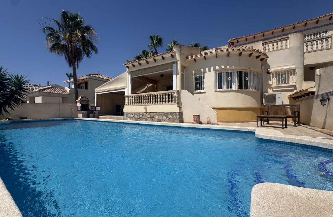 Resale - Villa -
Las Ramblas Golf
