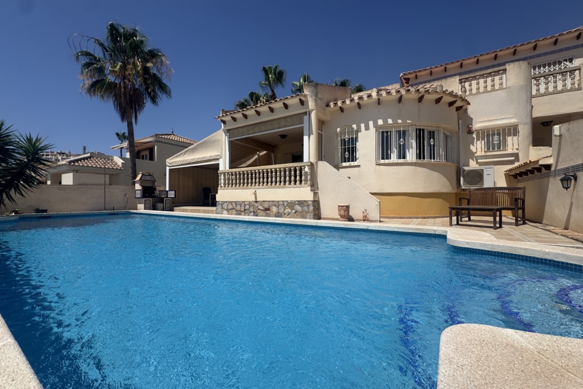 Resale - Villa -
Las Ramblas Golf