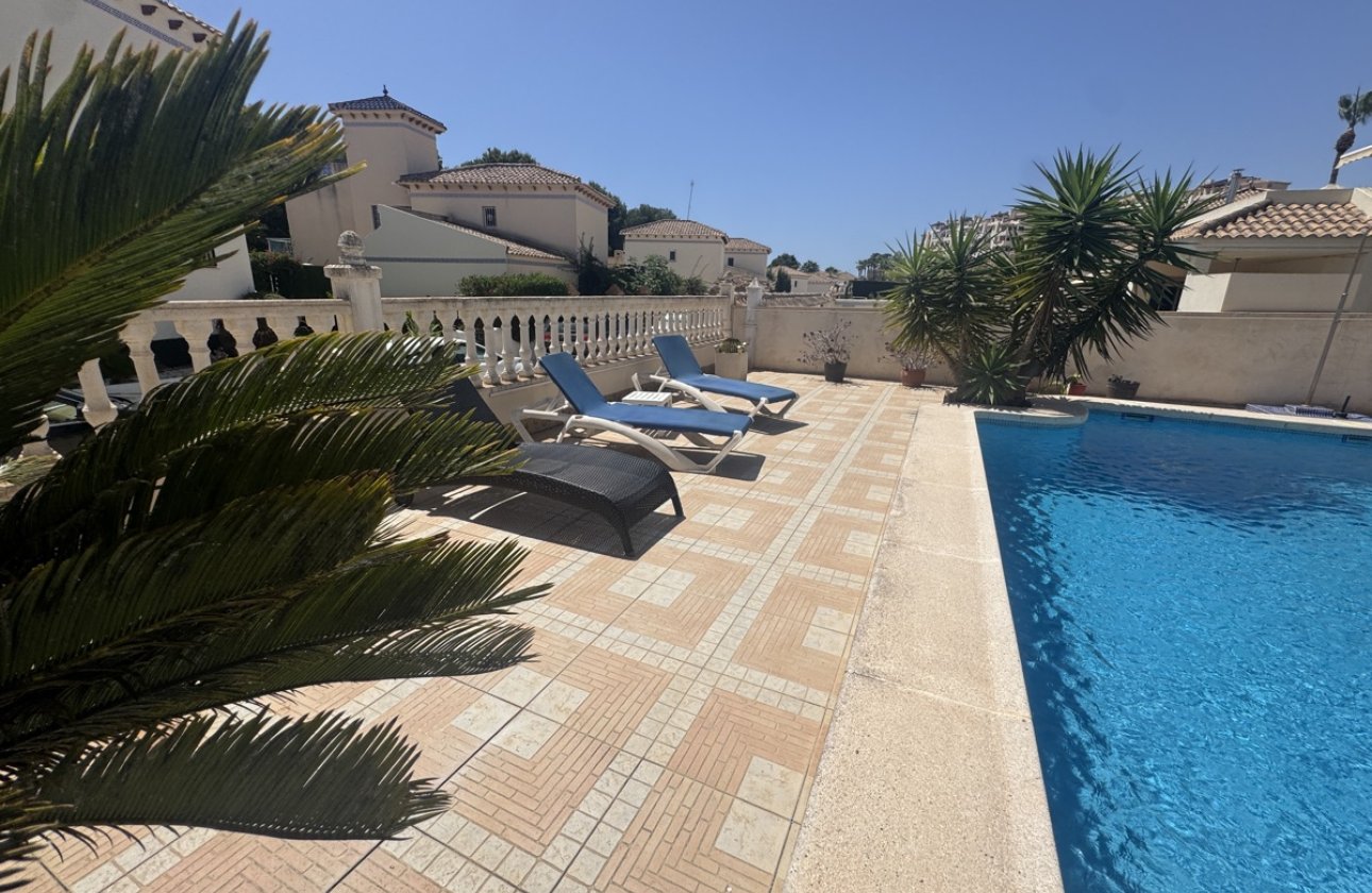 Resale - Villa -
Las Ramblas Golf